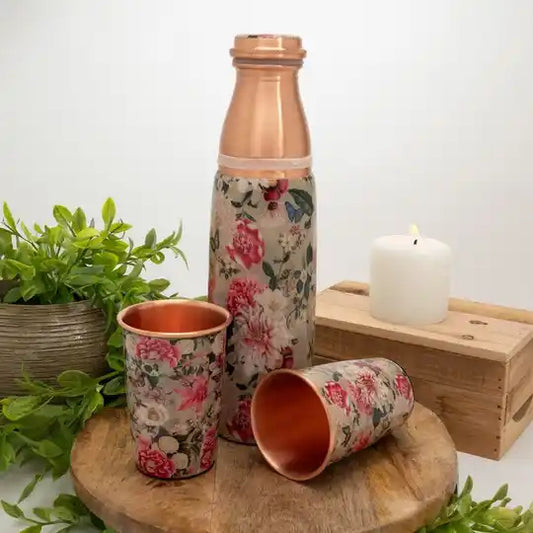 Puur koperen set van fles bloemenprint wit ± 950 ml met 2 rechte bekers